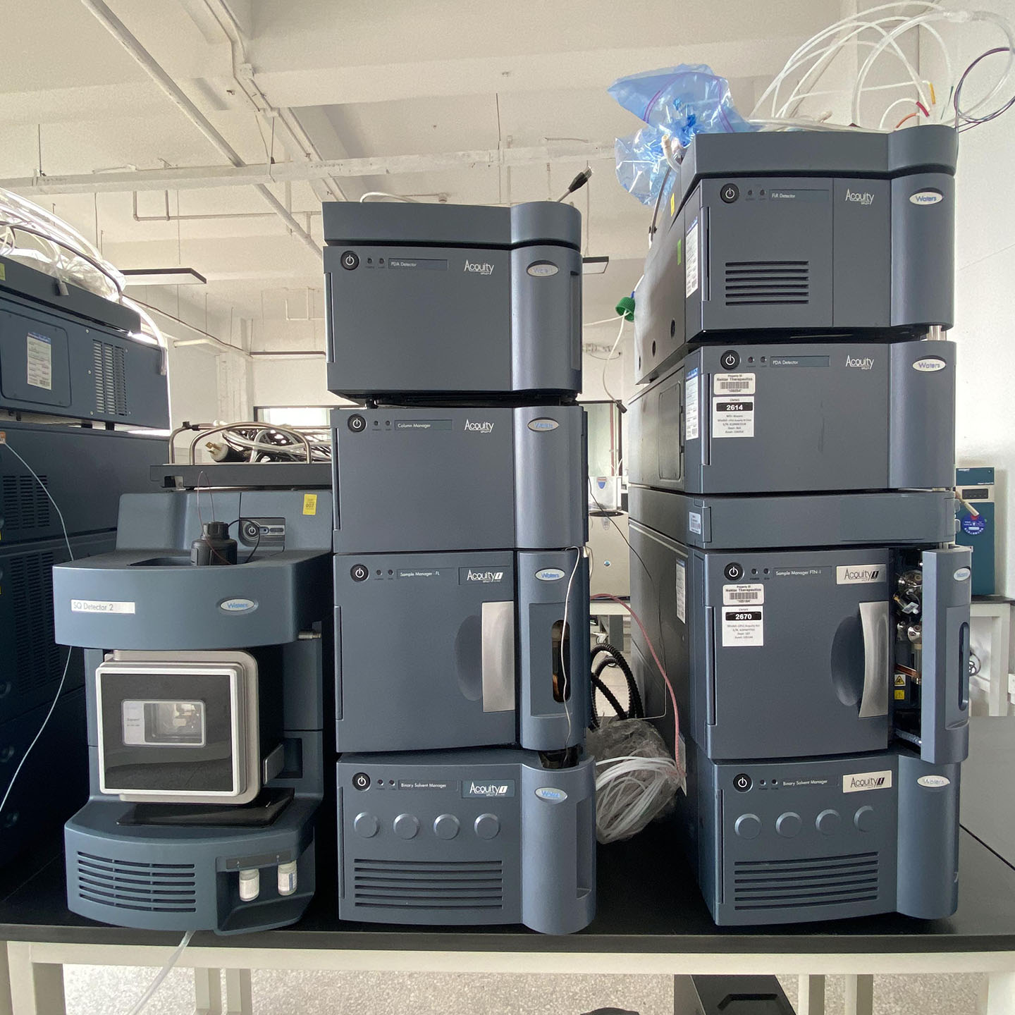 Waters ACQUITY UPLC 整机堆叠 搭配 SQ Detector 2 质谱检测器 实拍 Waters ACQUITY UPLC 液相色谱系统 整机堆叠(含 泵 / 进样器 / 柱温箱 / 检测器)搭配 SQ Detector 2 质谱检测器 整机实拍